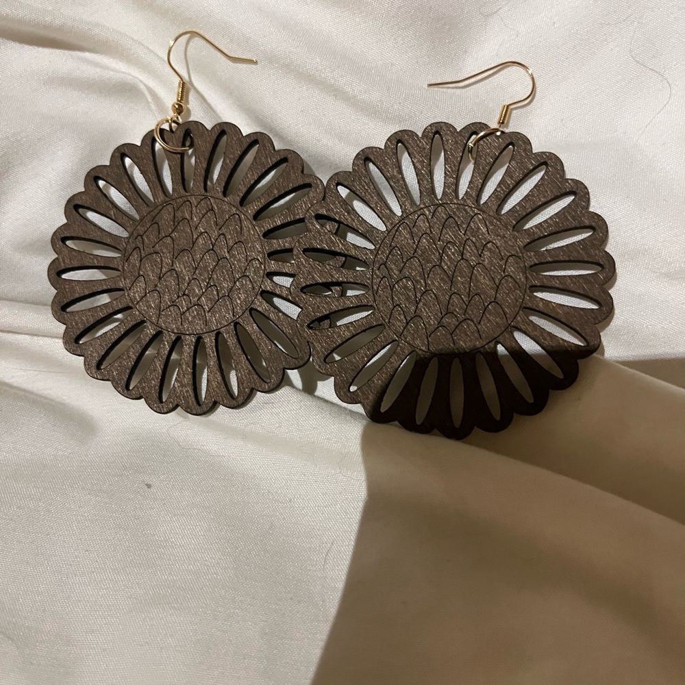 Chic Brown Sunburst Earrings Sunflower Wooden